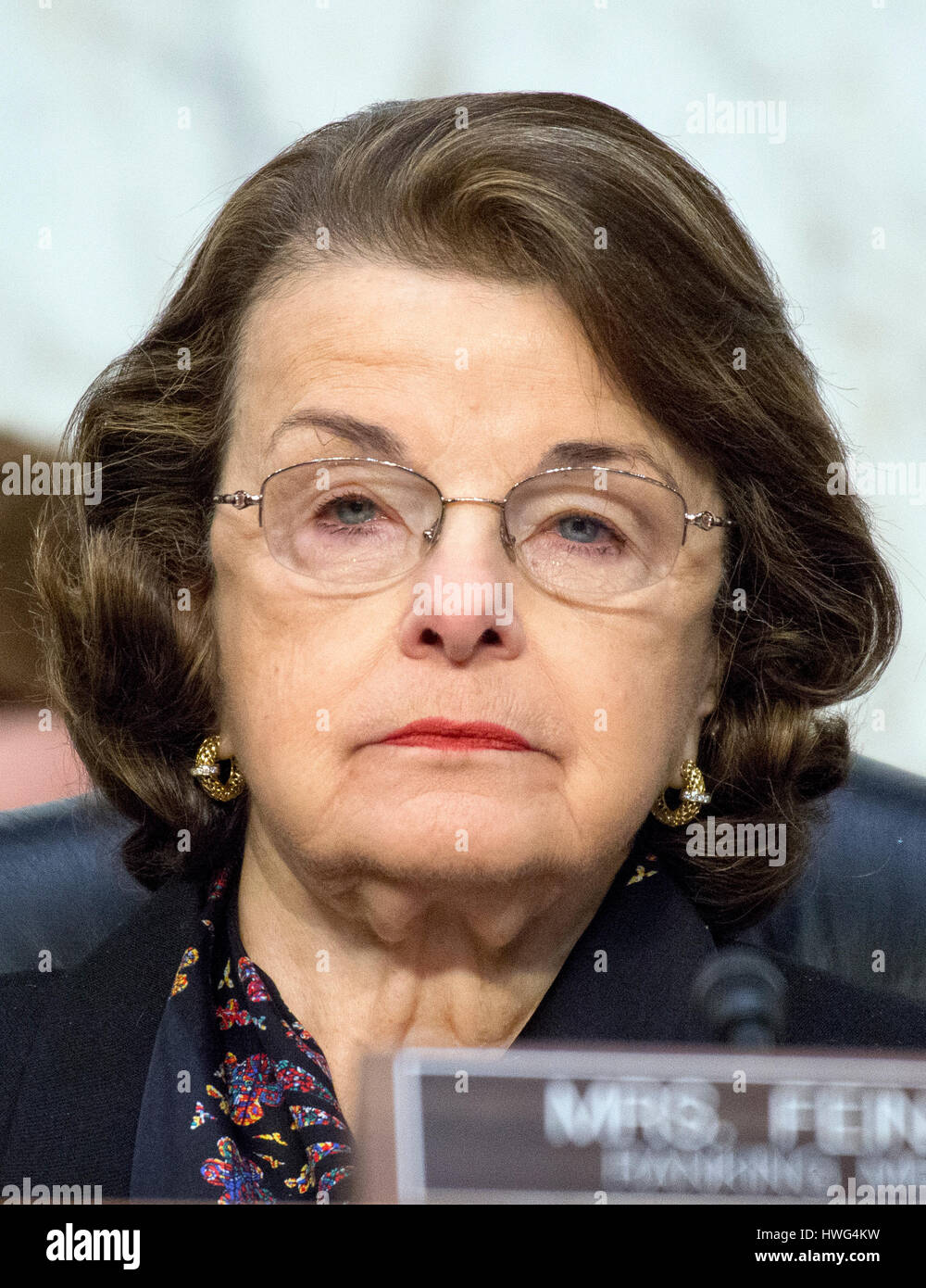 États-unis la sénatrice Dianne Feinstein (démocrate de Californie) est à l'écoute en tant que juge Neil Gorsuch témoigne devant le Comité judiciaire du Sénat des États-Unis sur sa nomination au poste de juge de la Cour suprême des États-Unis pour remplacer feu le juge Antonin Scalia sur la colline du Capitole à Washington, DC le Mardi, Mars 21, 2017. Credit : Ron Sachs / CNP - AUCUN FIL SERVICE - Photo : Ron Sachs/consolidé Nouvelles Photos/Ron Sachs - CNP Banque D'Images