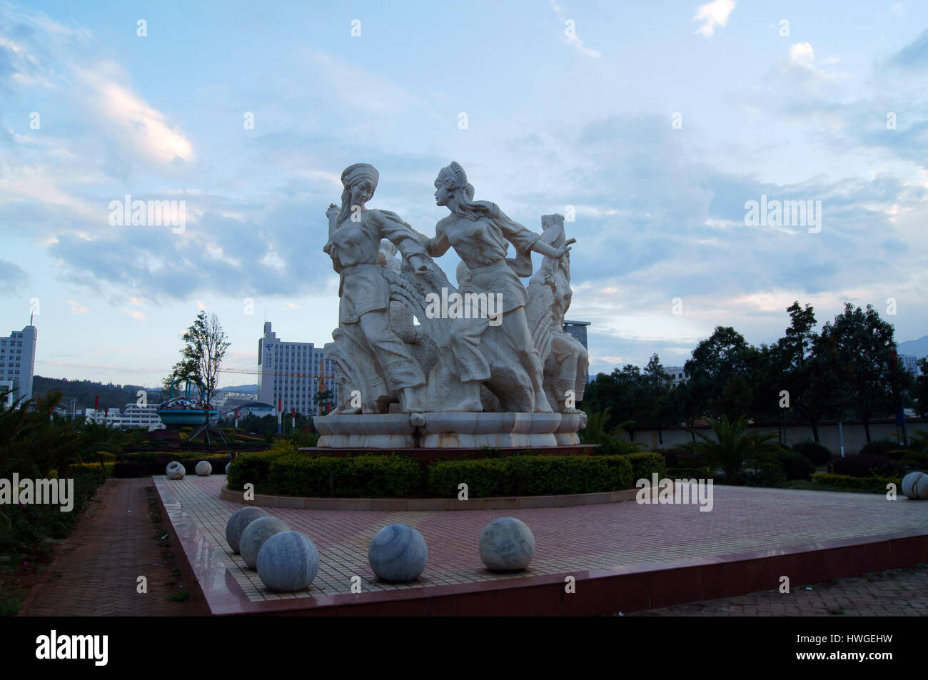 Sculpture à Pearl Square, la ville de Dali, Yunnan Banque D'Images