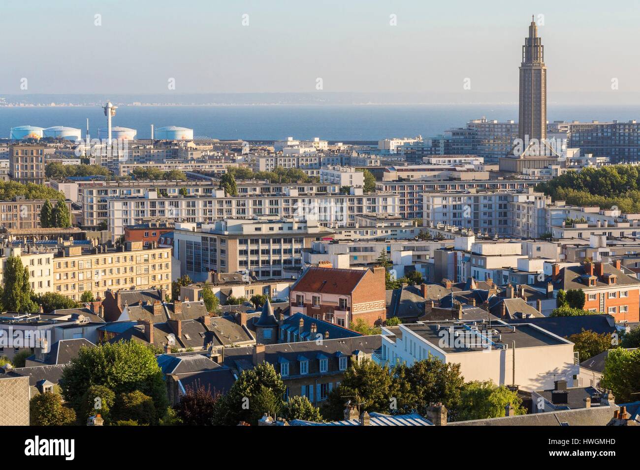 France, Seine Maritime, Le Havre, vue de l'Felix Faure district dans le centre-ville au patrimoine mondial de l'UNESCO et le clocher de l'église Saint Joseph Banque D'Images