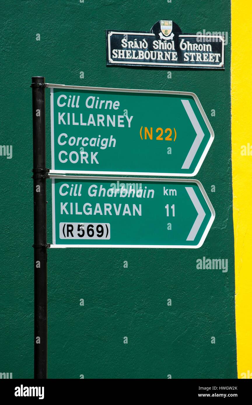 L'Irlande, le comté de Kerry, Kenmare, Ring of Kerry, Iveragh, road sign Banque D'Images