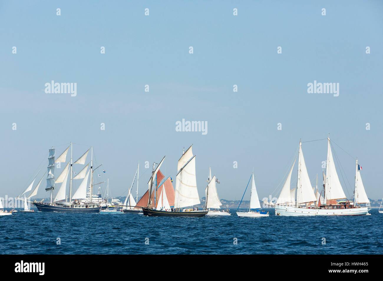 La France, Finistère, Brest, fêtes maritimes internationales de Brest 2016 fête maritime internationale Brest 2016), grand rassemblement de la voile et de la plaisance et de marins et de mer, voiliers durant la Grande Traversee (la grande traversée) entre Brest et Douarnenez Banque D'Images