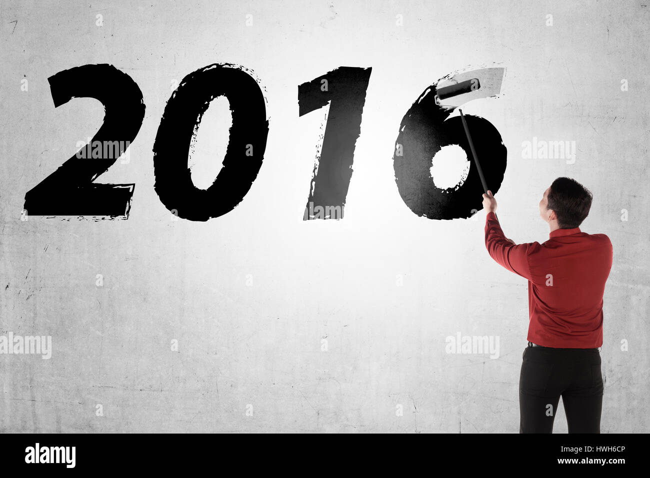 L'homme d'affaires de la brosse avec de la peinture en 2016. Business concept cible Banque D'Images