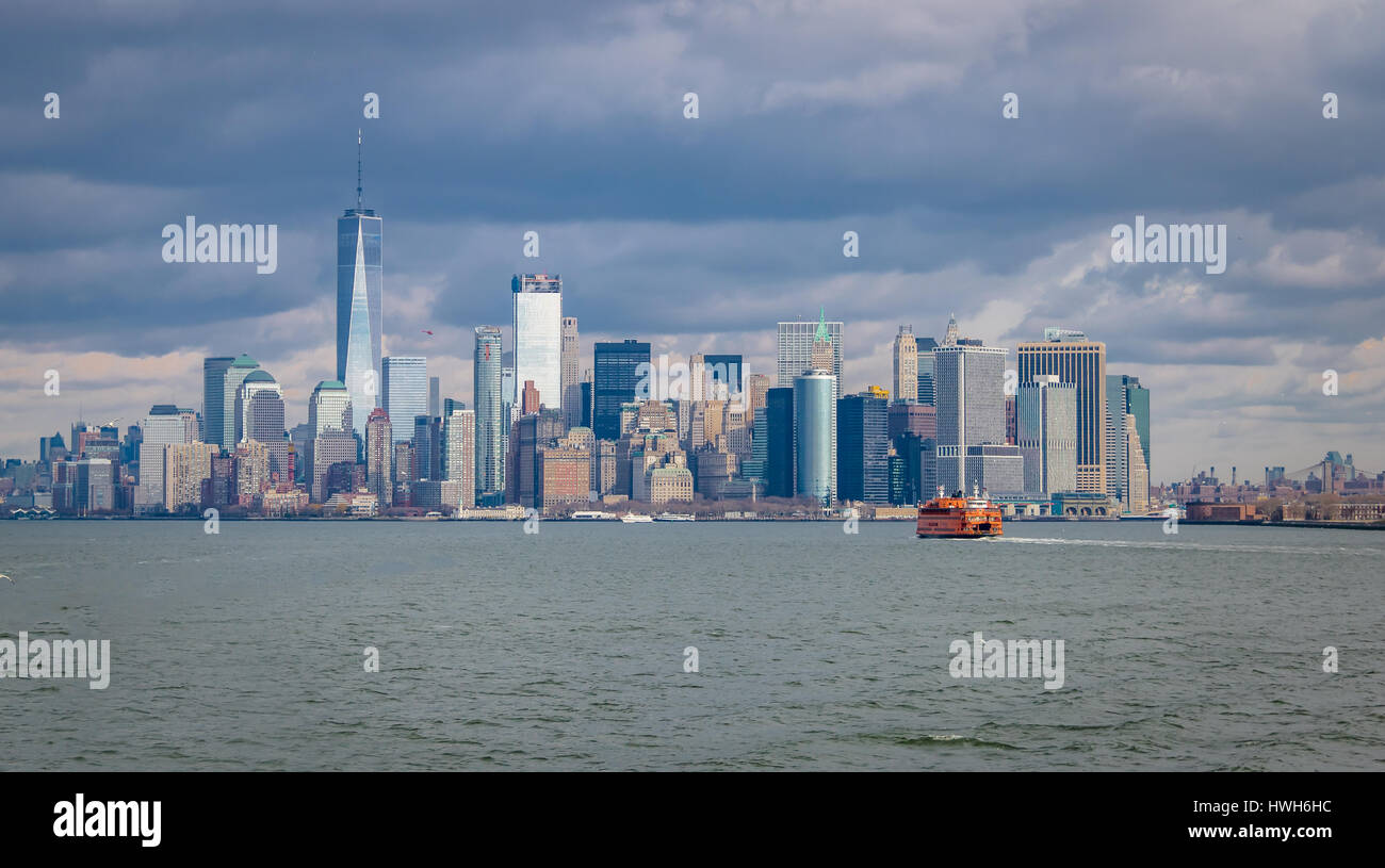 Ferry de Staten Island et Manhattan Skyline - New York, USA Banque D'Images