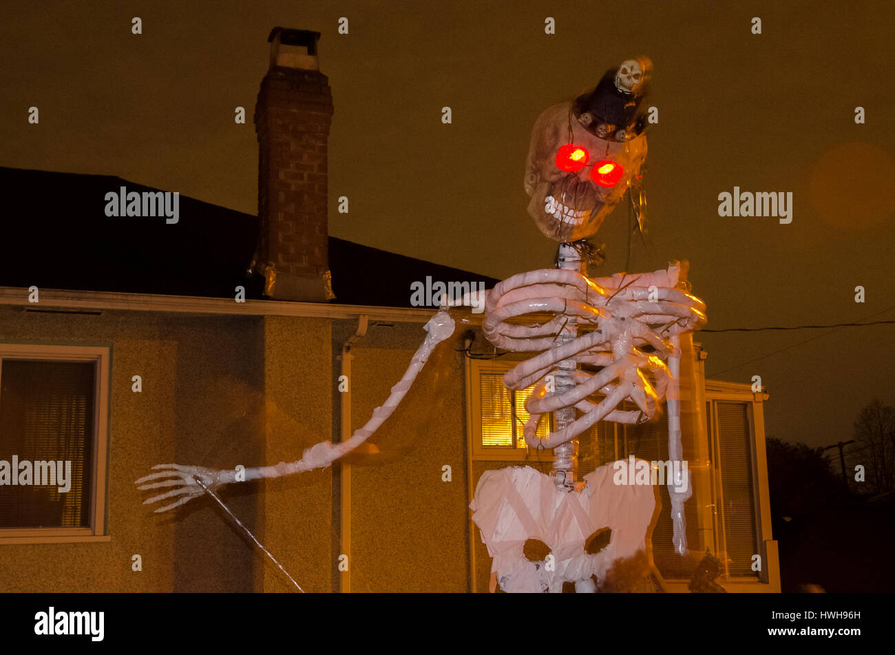 Marionnette squelette géant, défilé des âmes perdues, Festival, Commercial Drive, Vancouver, British Columbia, Canada Banque D'Images