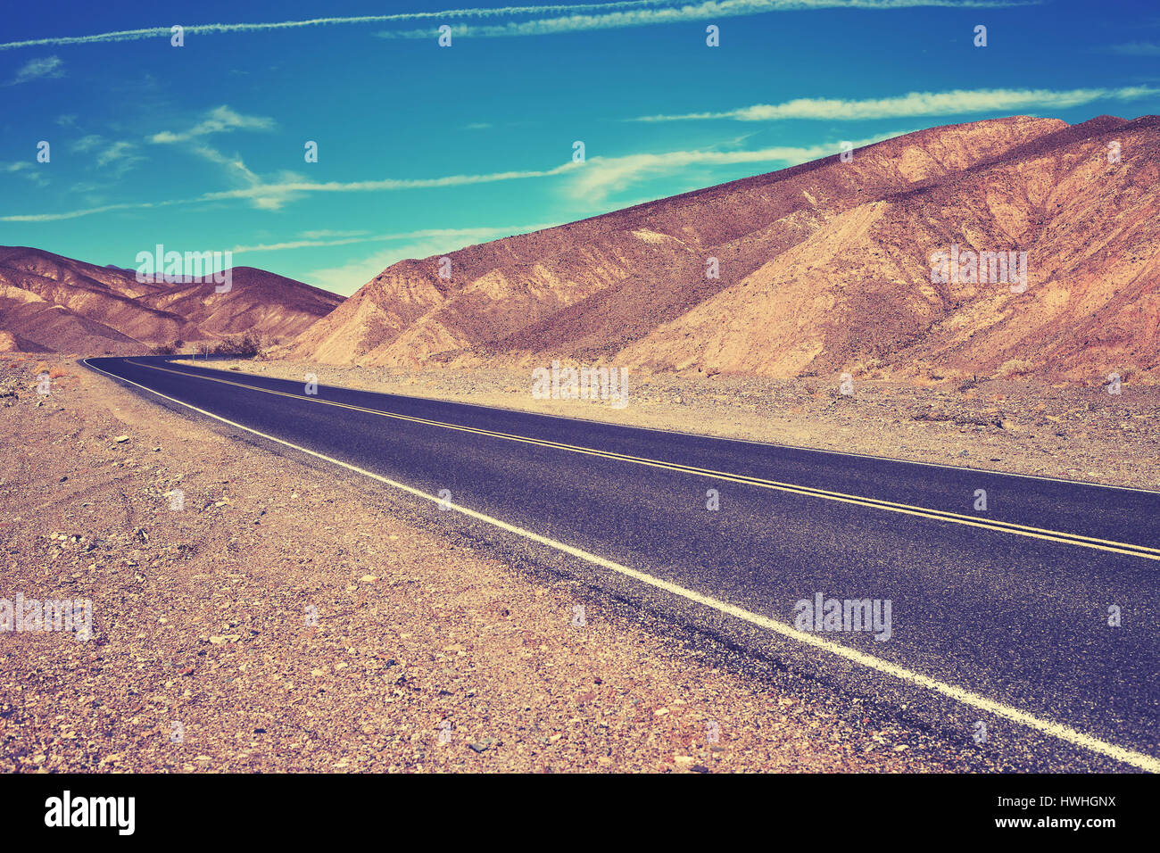 Stylisé couleur desert Road dans la Death Valley, Californie, USA. Banque D'Images