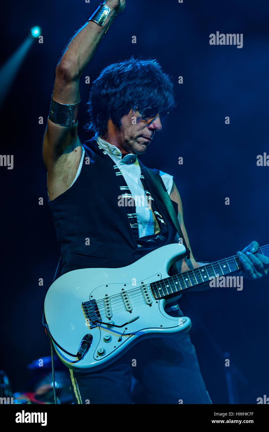 Jeff Beck, l'un des plus grands guitaristes de tous les temps a prouvé pourquoi il est hautement considéré par d'autres guitaristes au Bluesfest à Byron Bay, Australie. Banque D'Images