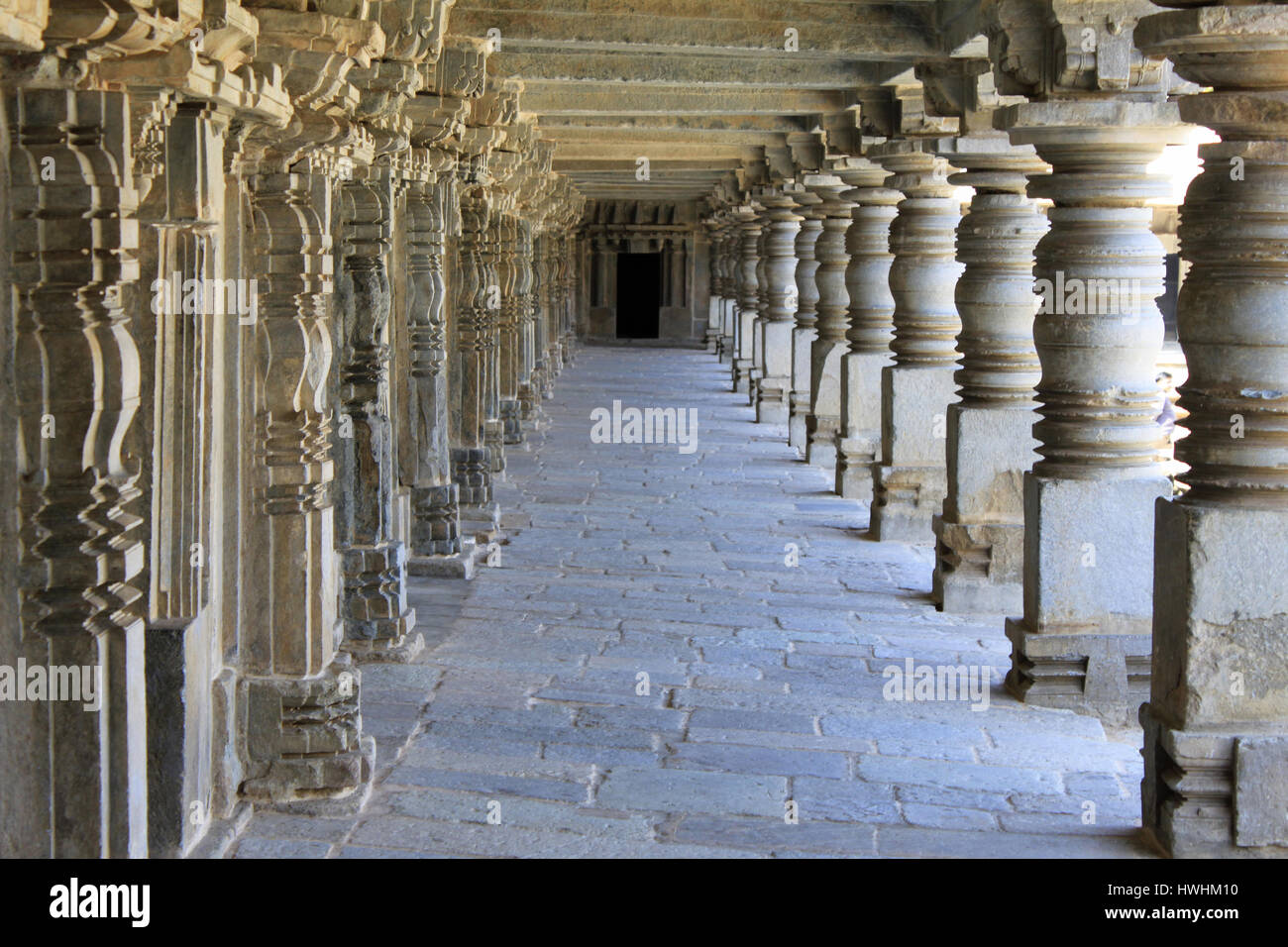South Colonnade de corridor cloîtrée à Chennakesava Temple Hoysala, Architecture, Somnathpur, Karnataka, Inde Banque D'Images