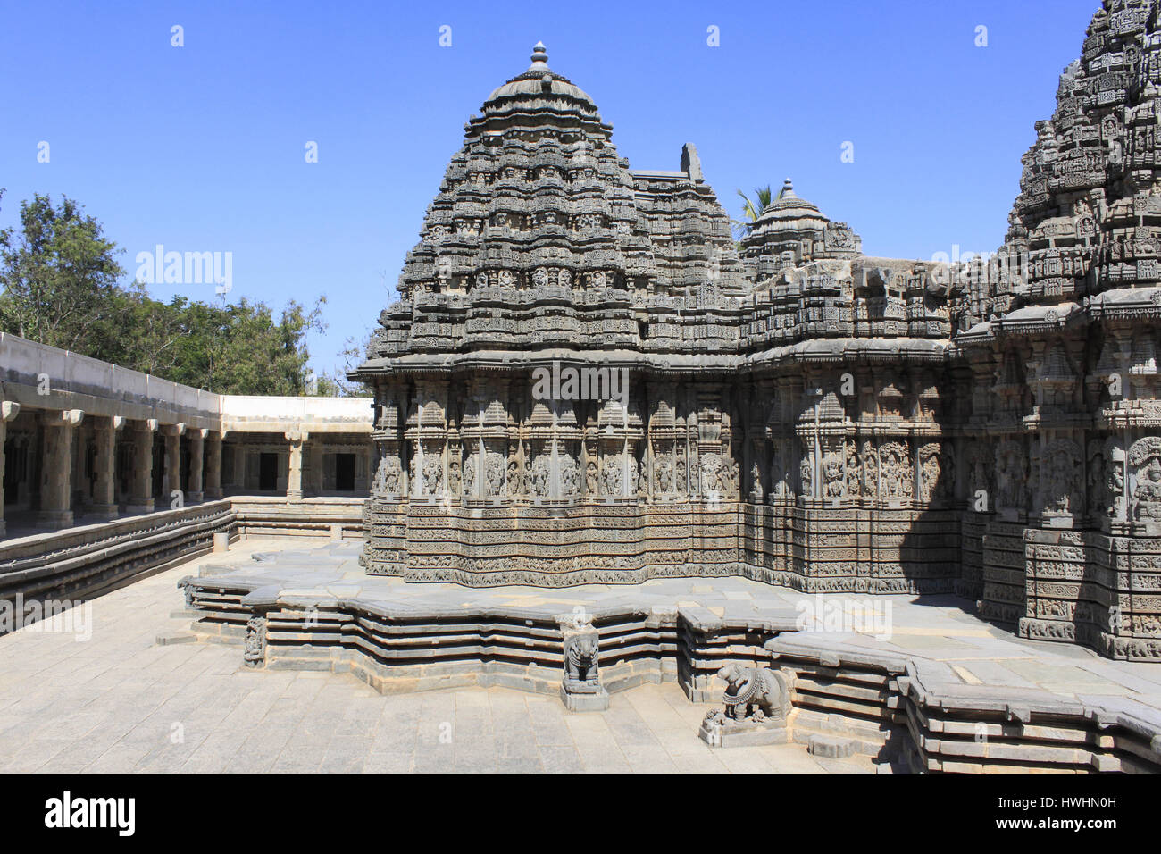 Vue depuis l'arrière du temple, coin sud-ouest, à Chennakesava temple Hoysala, Architecture à Somnathpur, Karnataka, Inde Banque D'Images