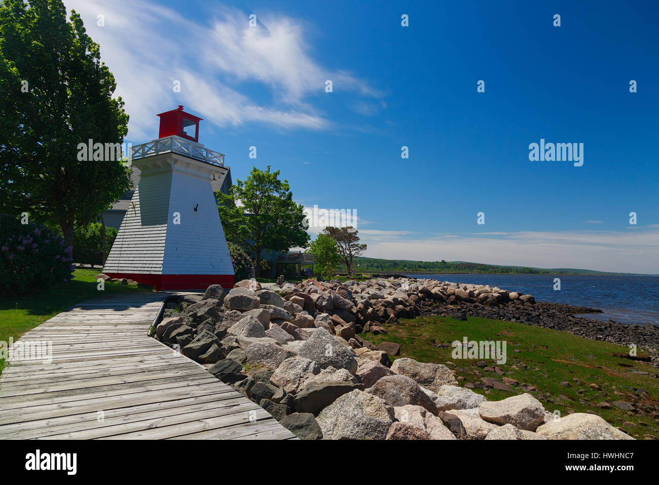 Donnant sur le phare de la rive en Annapolis Royal, Nouvelle-Écosse, Canada. Banque D'Images