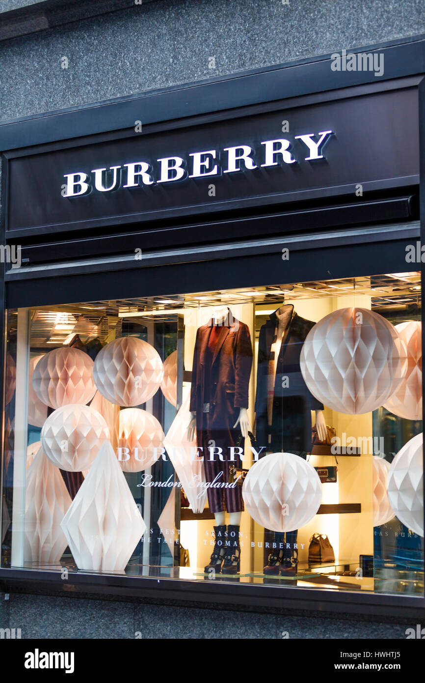 Zurich, Suisse - 04 novembre 2016 : : magasin Burberry à Zurich. Burberry  est une maison de mode de luxe britannique fondée en 1856 par 21 ans Thomas  Photo Stock - Alamy