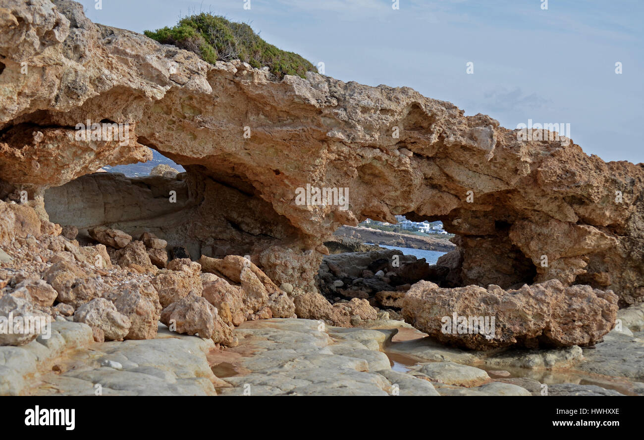 Grotte de la mer Formations à Coral Bay, Paphos, Chypre Banque D'Images