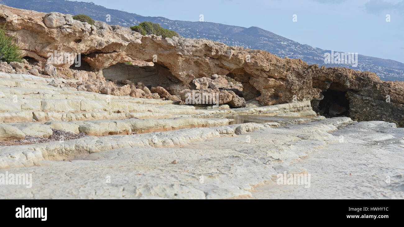 Grotte de la mer Formations à Coral Bay, Paphos, Chypre Banque D'Images