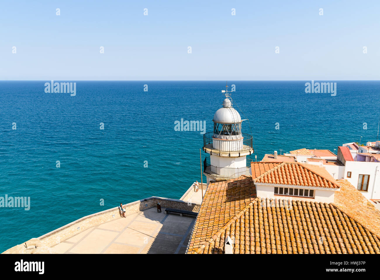 Madrid, Espagne - 28 juillet 2016 : Phare de Peniscola Château Papa Luna avec la mer Méditerranée en arrière-plan. Banque D'Images