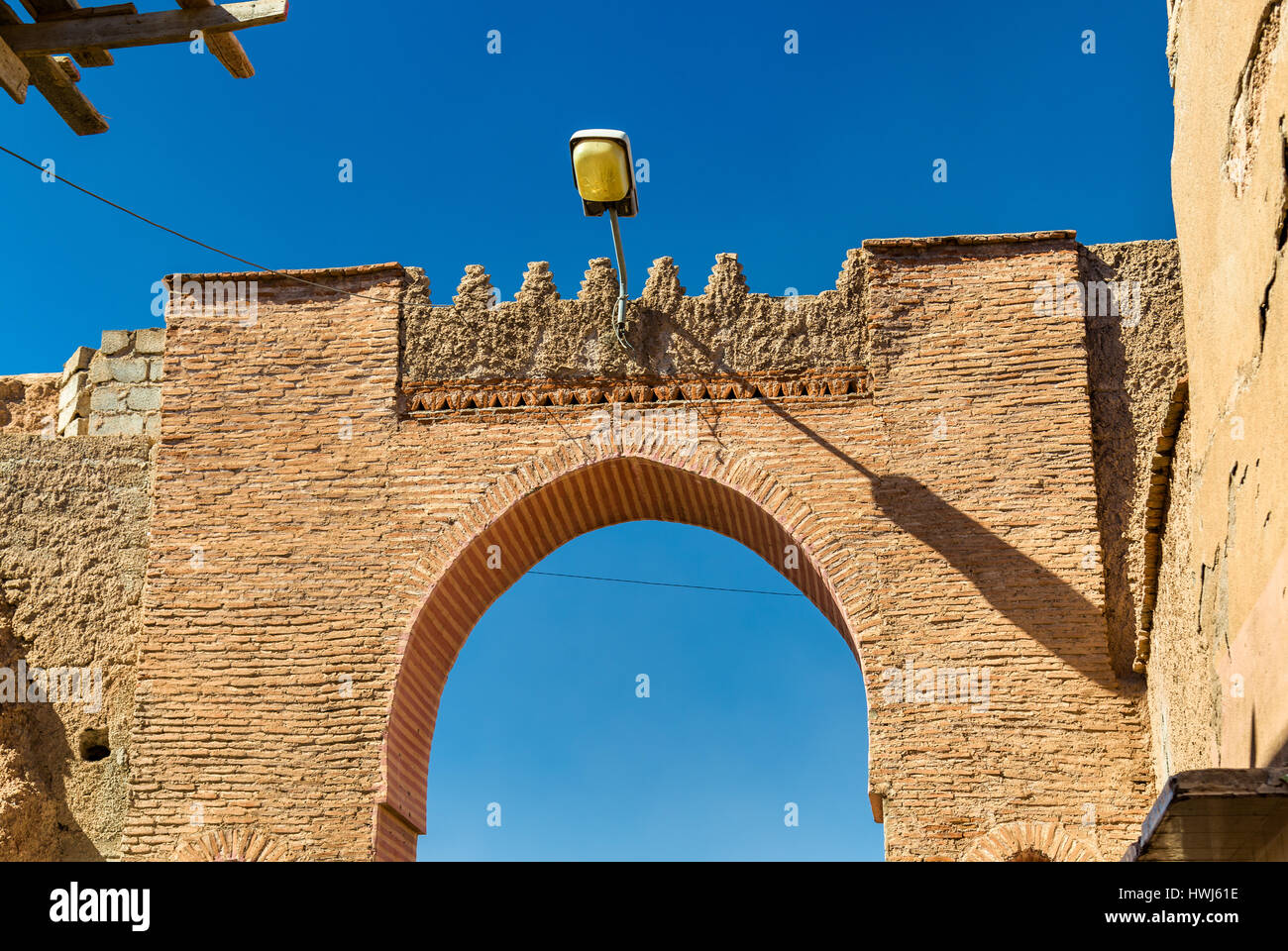 La porte en médina de Marrakech, un site du patrimoine de l'UNESCO au Maroc Banque D'Images