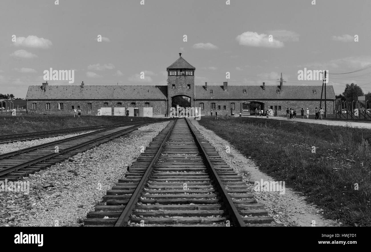 Gleise, Torhaus, Konzentrationslager Auschwitz-Birkenau,, Auschwitz, Polen Banque D'Images
