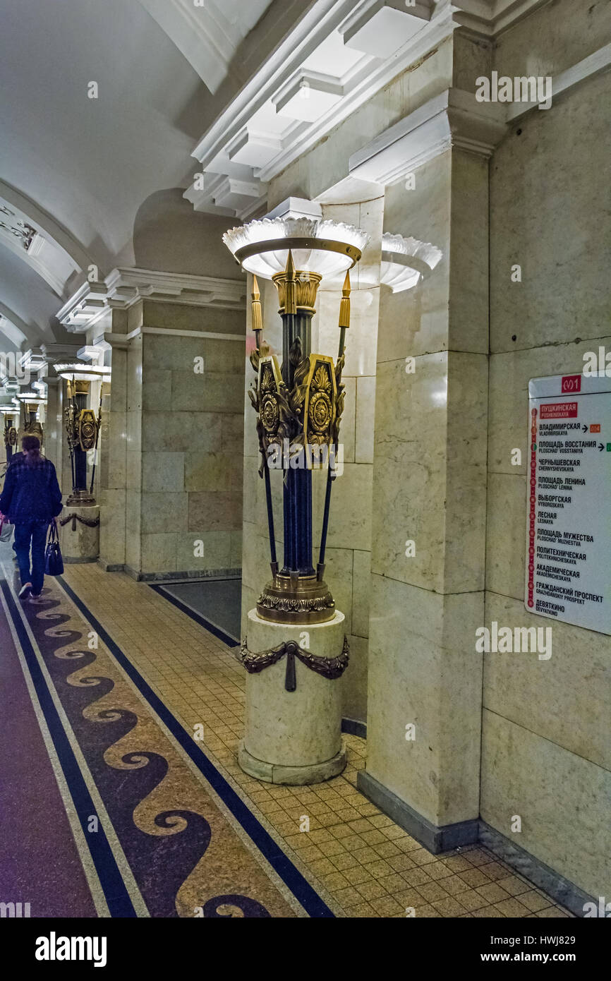 ST. PETERSBURG, Russie - le 16 juillet 2016 : l'élément intérieur de la station de la station de métro Pushkinskaya ' ', Saint-Pétersbourg, Russie Banque D'Images