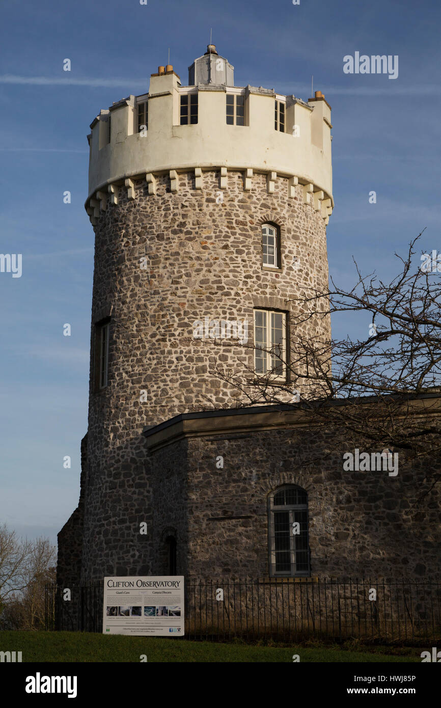 Observatoire de Clifton, donnant sur la Gorge d'Avon, à Bristol, Angleterre. Le bâtiment a été construit comme un moulin et accueille maintenant une caméra obscura. Banque D'Images