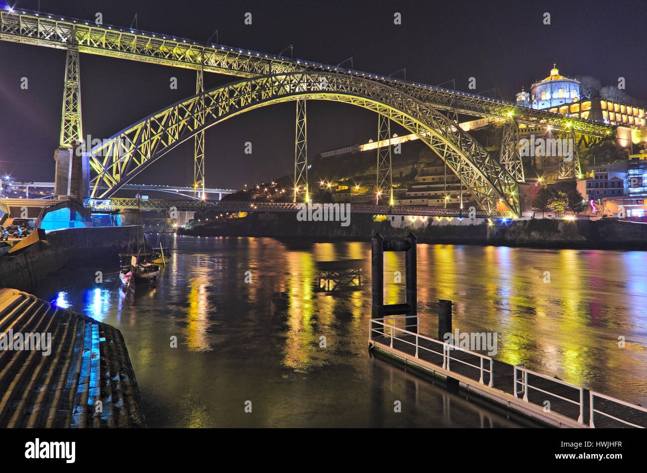Dom Luis I pont construit par Eiffel à Porto, Portugal Banque D'Images