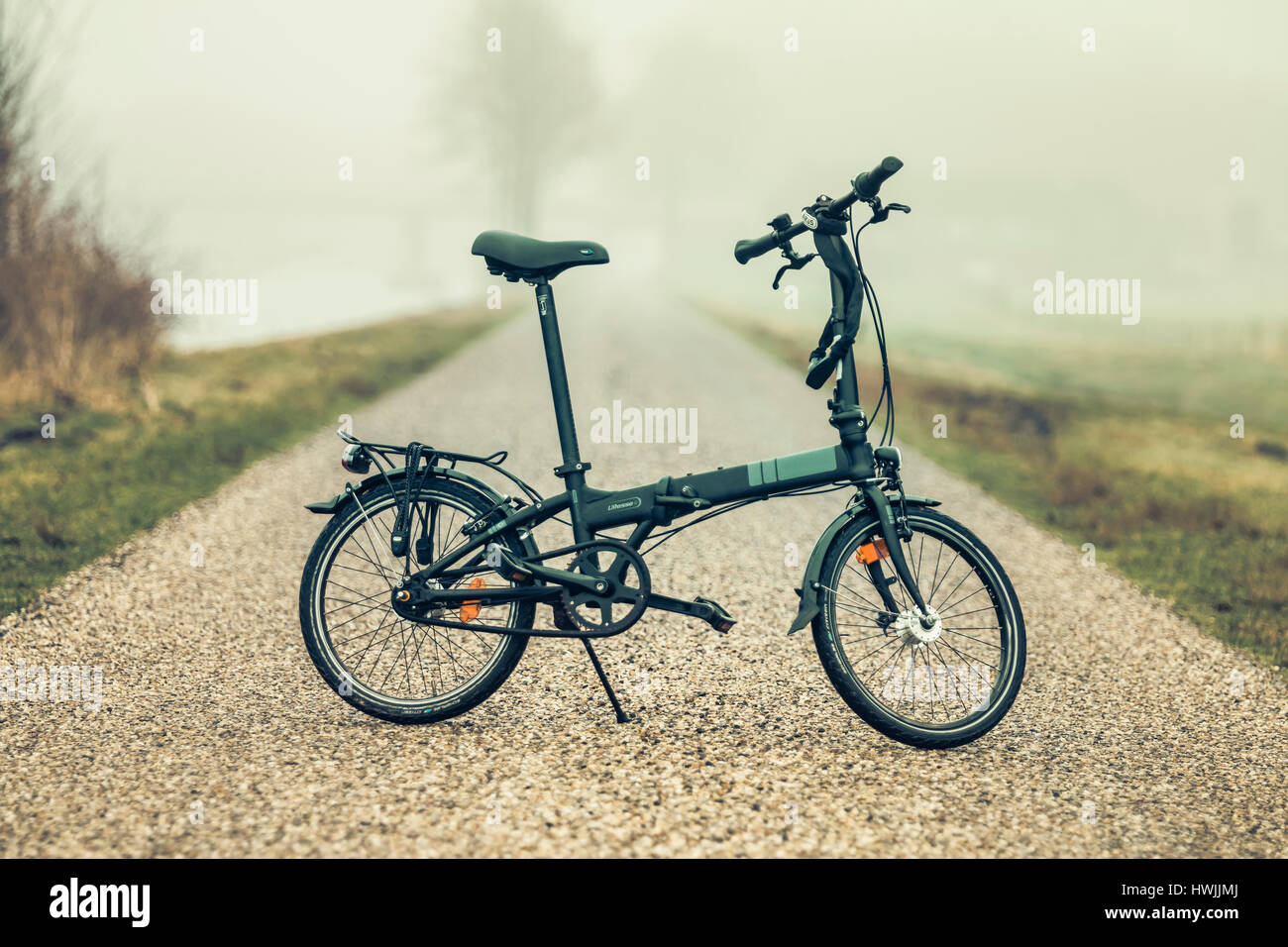 S'amusant avec le vélo - Ahrensfelde, Pays-Bas - Mars 2017 Banque D'Images