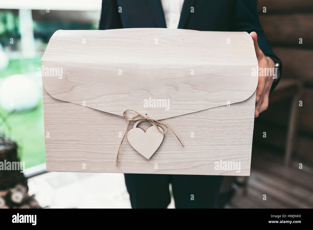 Grande boîte cadeau de mariage décoré Banque D'Images