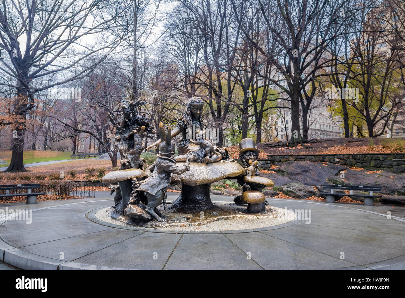 L'Alice au Pays des Merveilles la sculpture à Central Park - New York, USA Banque D'Images