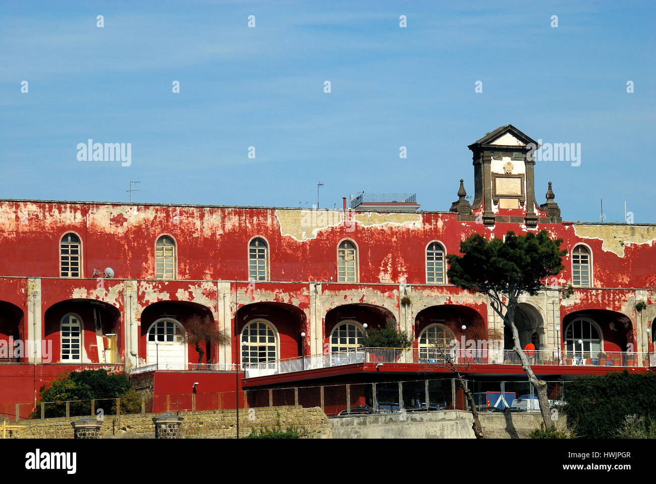 Naples, Italie. Gran Quartiere di Pizzofalcone ou Presidio di Pizzofalcone, aujourd'hui caserne Nino Bixio est un site de construction militaire à Naples. Banque D'Images