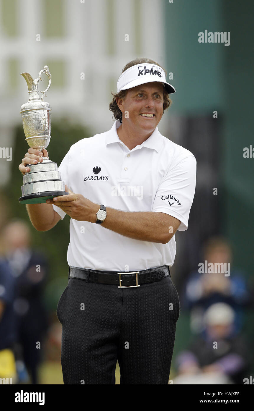 PHIL MICKELSON OS CADDY LE CHAMPION OUVERT LE CHAMPION OUVERT MUIRFIELD EAST LOTHIAN EN ÉCOSSE LE 21 JUILLET 2013 Banque D'Images