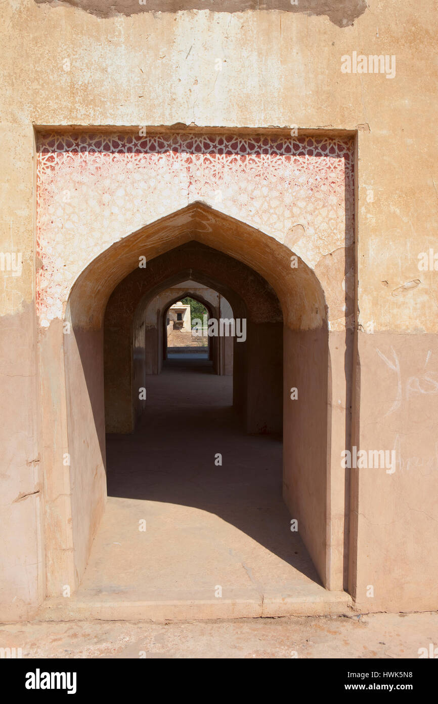 Une voûte historique au monument de Jal Mahal à Narnaul, Rajasthan inde Banque D'Images
