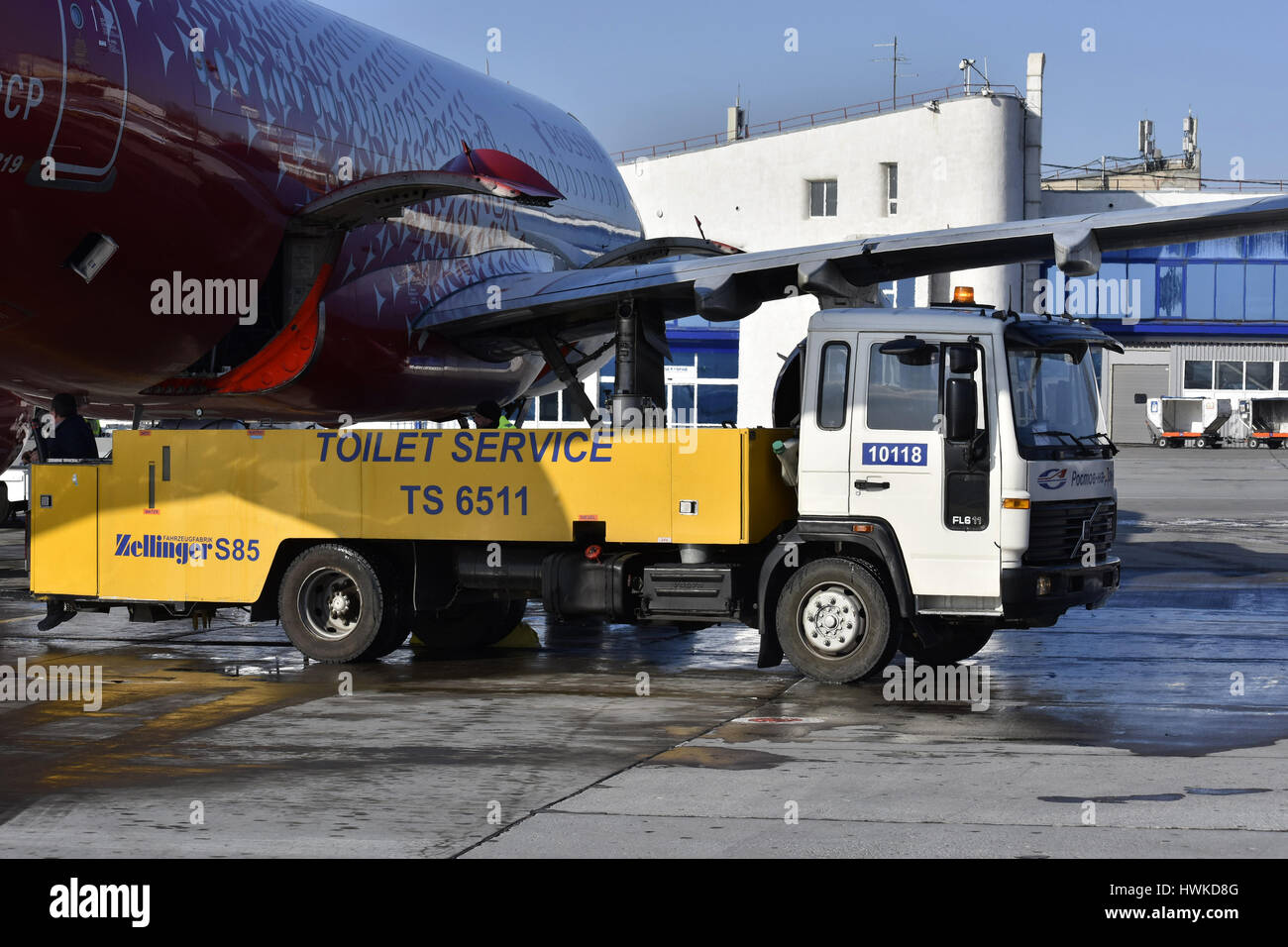 L'aérodrome sert de machine d'un avion, Rostov-sur-Don, en Russie, le 28 janvier, 2017 Banque D'Images