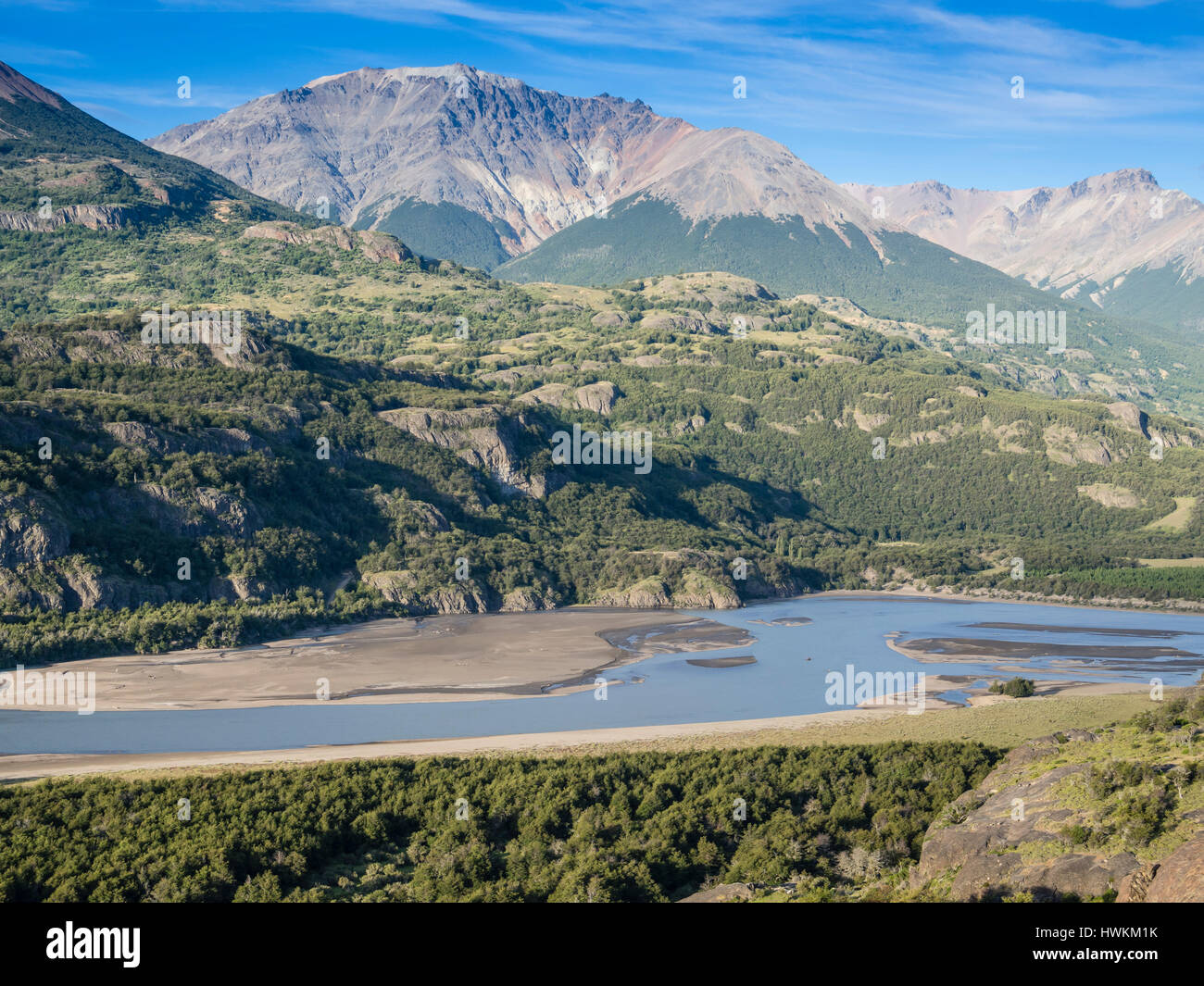 Vue sur la vallée de la rivière Rio Ibanez de montagnes à l'est du mont Cerro Castillo, vu de la route Carretera Austral, près de village Villa Cerro Cast Banque D'Images