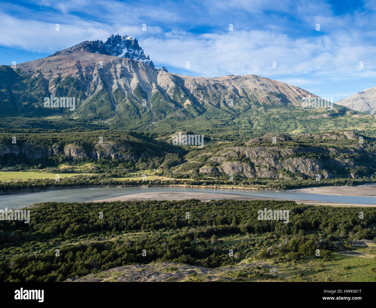 Vue sur la vallée de la rivière Rio Ibanez au mont Cerro Castillo, vu de la route Carretera Austral, près de village Villa Cerro Castillo, région de l'Aysen, Pata Banque D'Images