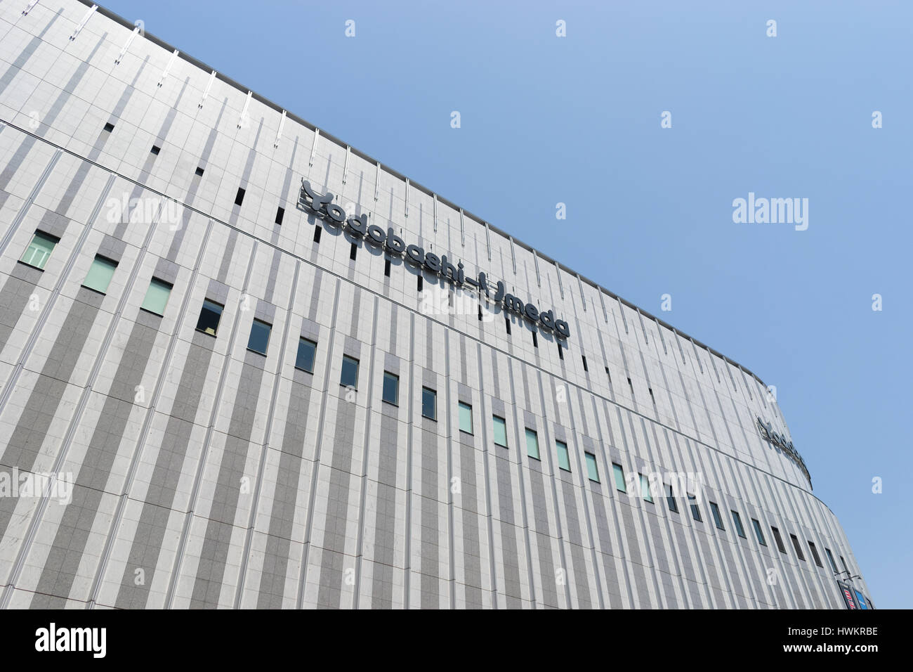 OSAKA, JAPON - CIRCA MAI 2016 : bâtiment magasin Yodobashi Camera à Namba, Yodobashi est l'un des mega store électronique au Japon. Banque D'Images