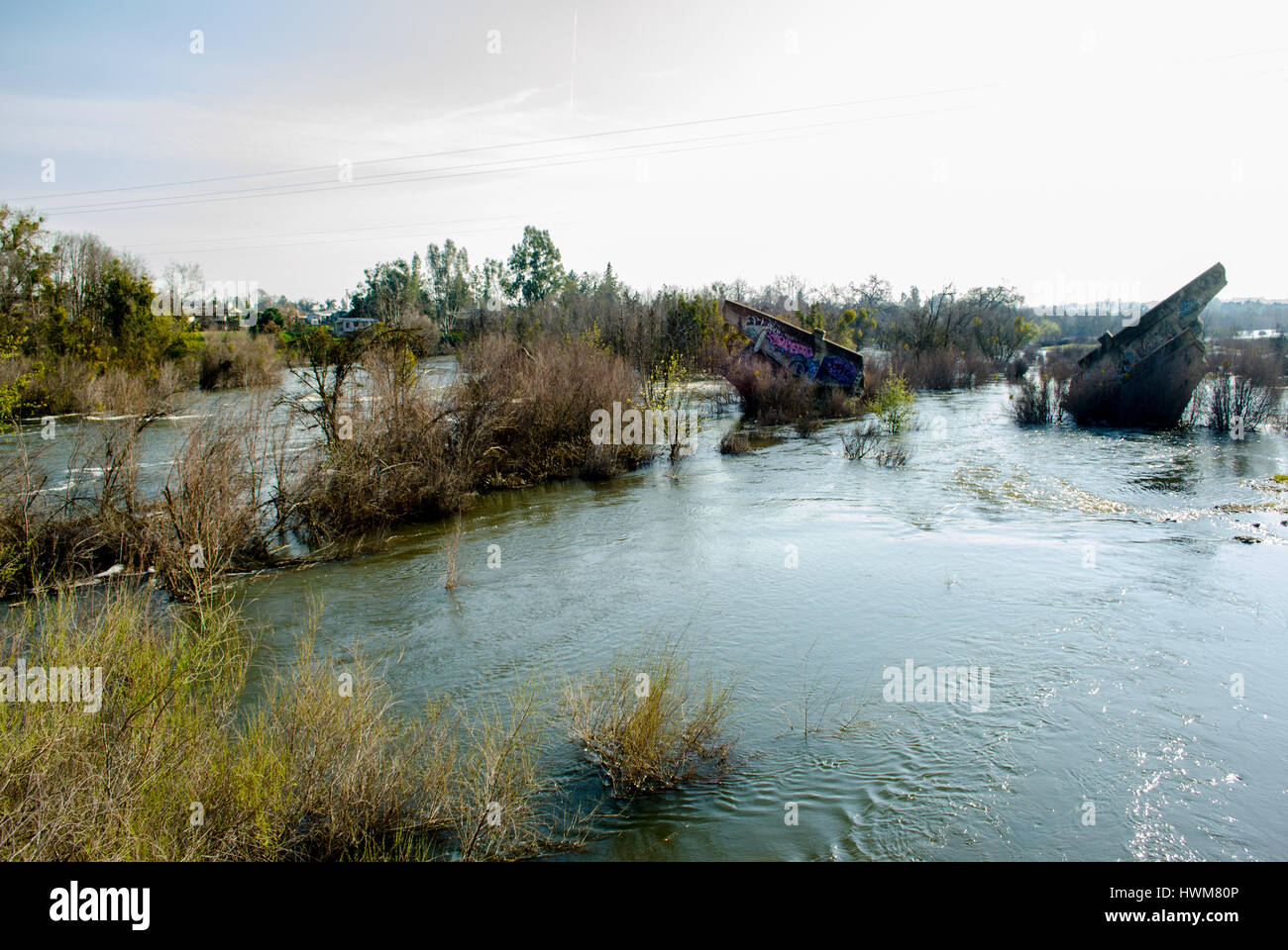Rivière San Joaquin à l'étape d'inondation, Friant,California Banque D'Images