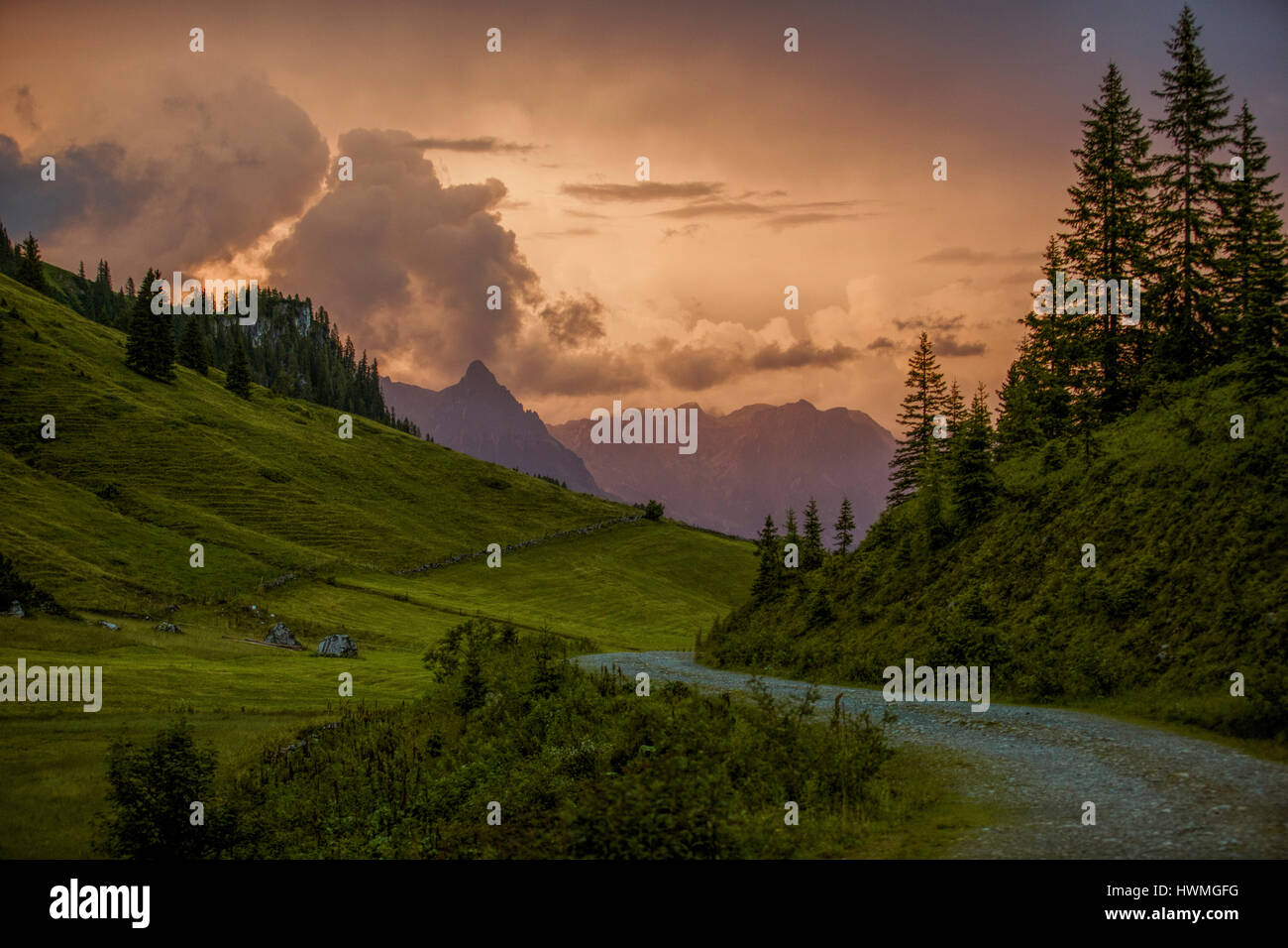 Soir et le coucher du soleil dans les Alpes autrichiennes près de Salzbourg Banque D'Images