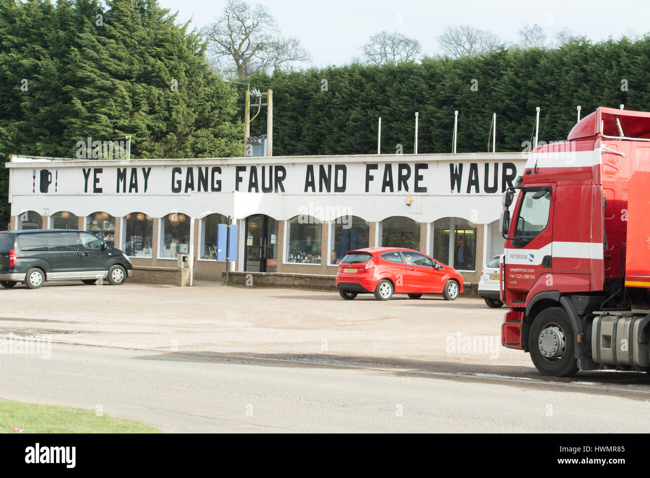 Stracathro Station-service, A90, Brechin, Scotland, UK - Ye gang mai tarif waur un Fauré - vous pouvez aller plus loin et faire bien pire dans l'écossais Banque D'Images