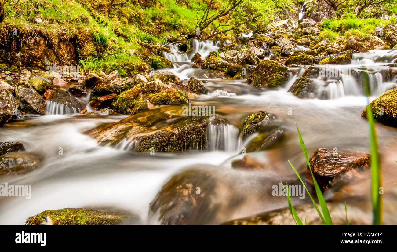 Vue sur la cascade paysage de rêve en Ecosse Banque D'Images