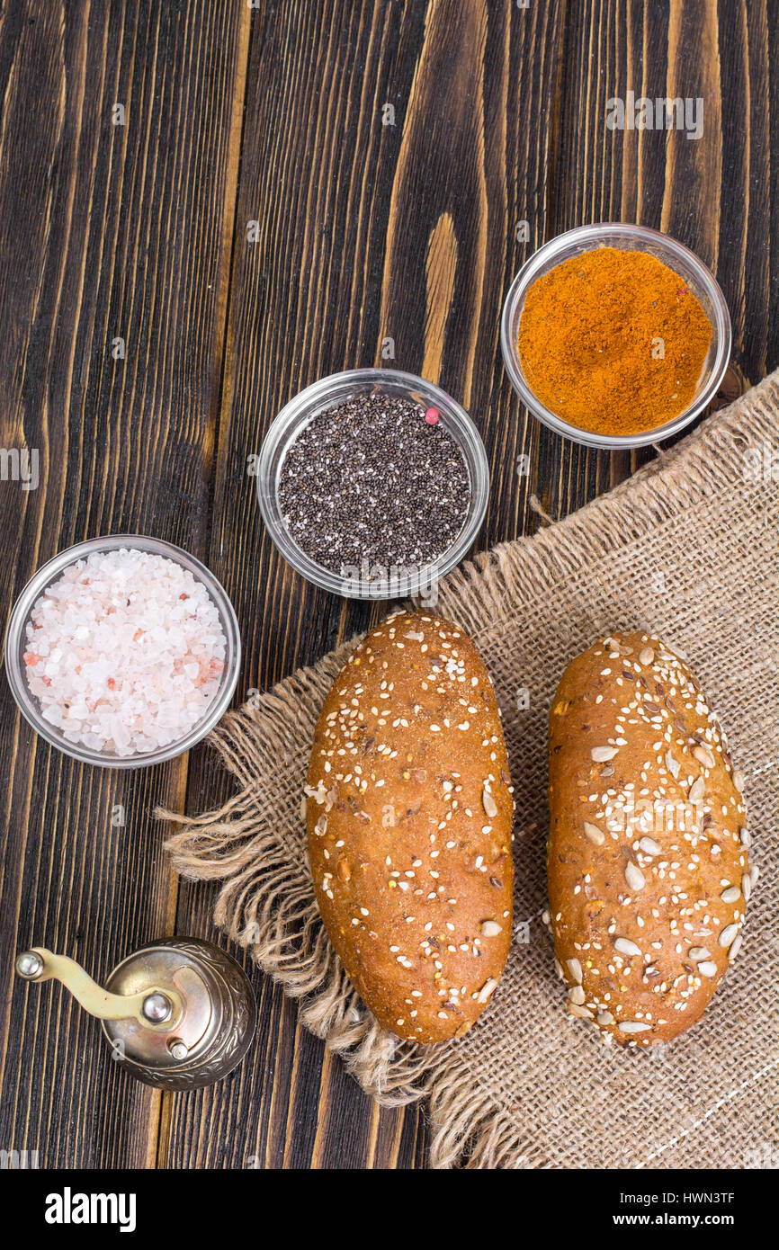 Pain de seigle complet au son et aux graines Banque de photographies et