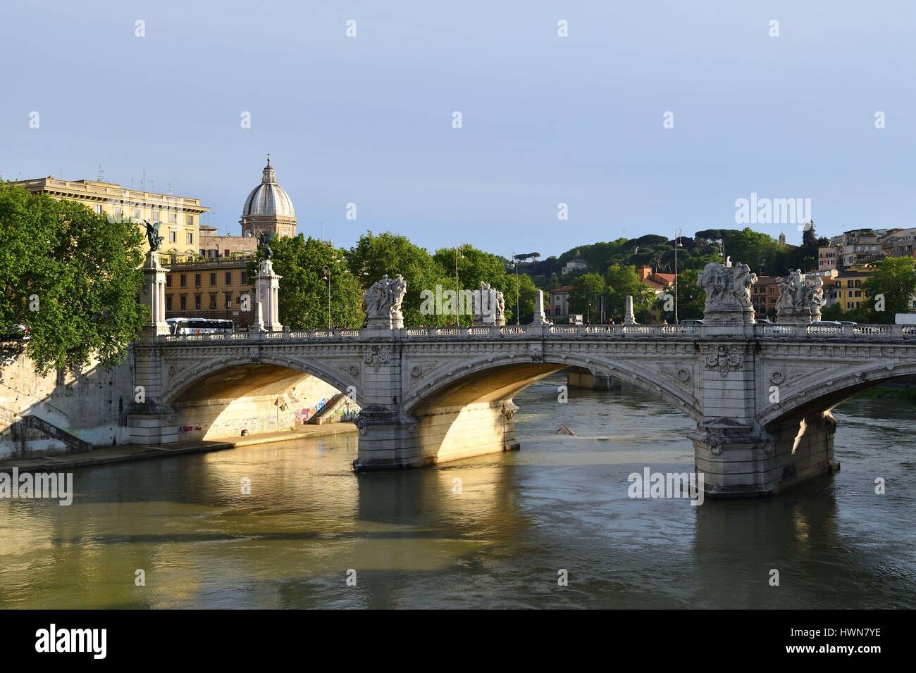 L'Italie, Lazio, Rome, centre historique classé au Patrimoine Mondial de l'UNESCO, Ponte Vittorio Emanuelle II sur Tibre Banque D'Images