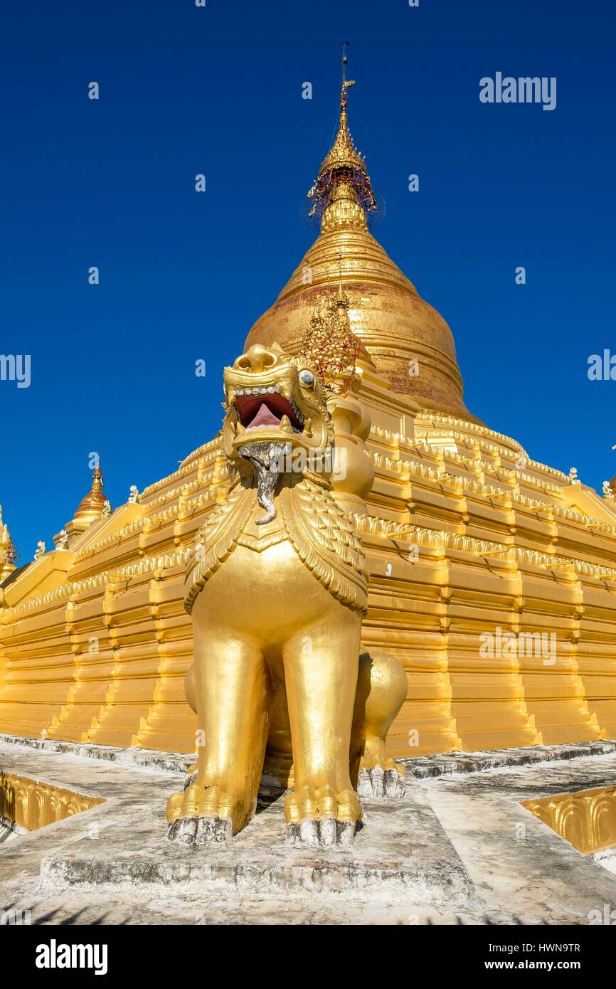 Myanmar (Birmanie), région de Mandalay, Mandalay, la Pagode Kuthodaw construite en 1857 contient la plus grande réserve gravés sur 729 stèles de marbre protégées en vertu d'un petit stûpa chaulé Banque D'Images