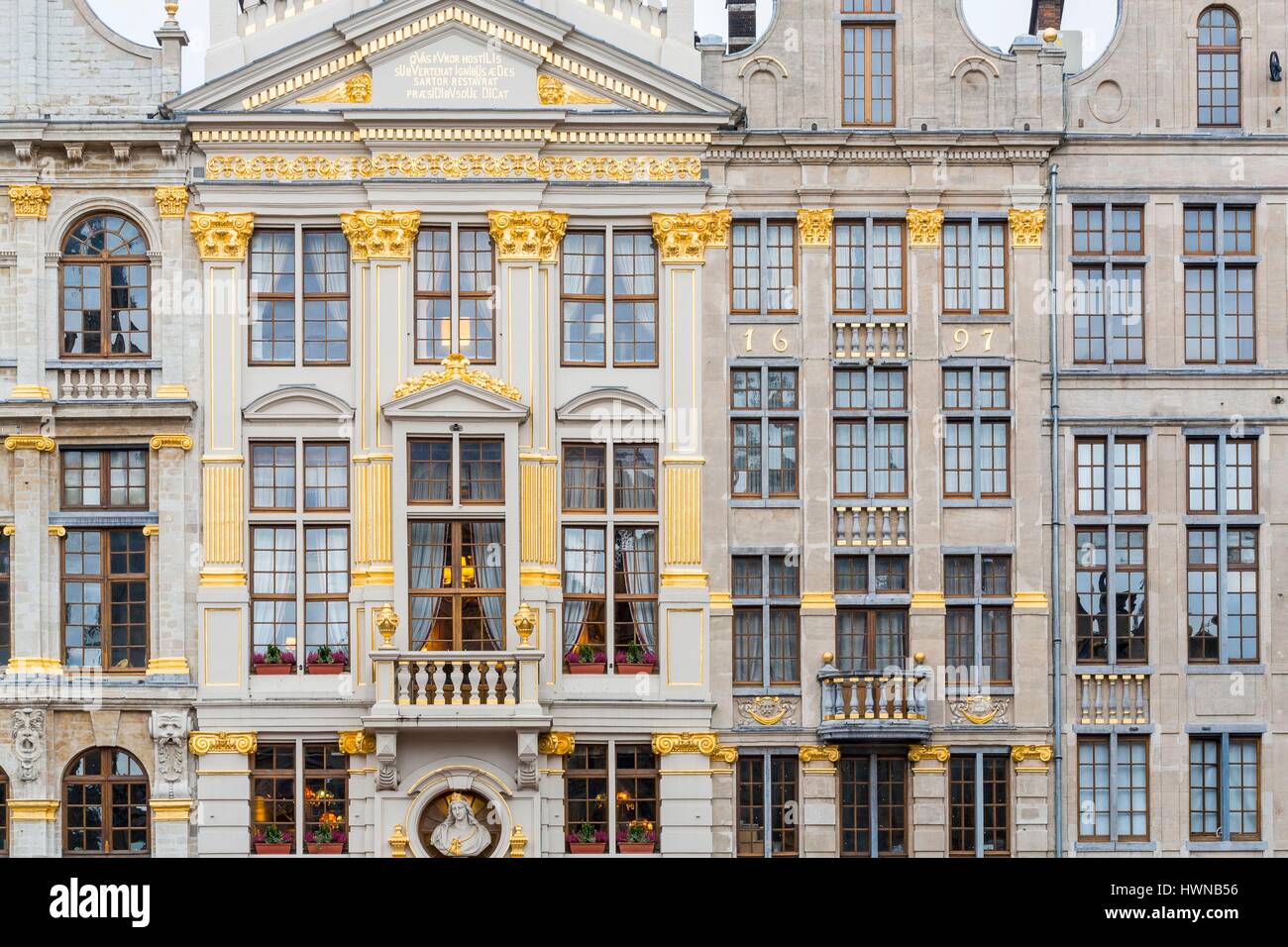 Belgique, Bruxelles, Grand Place (Grote Markt), classée au Patrimoine Mondial de l'UNESCO, des maisons des guildes du 17e siècle Banque D'Images