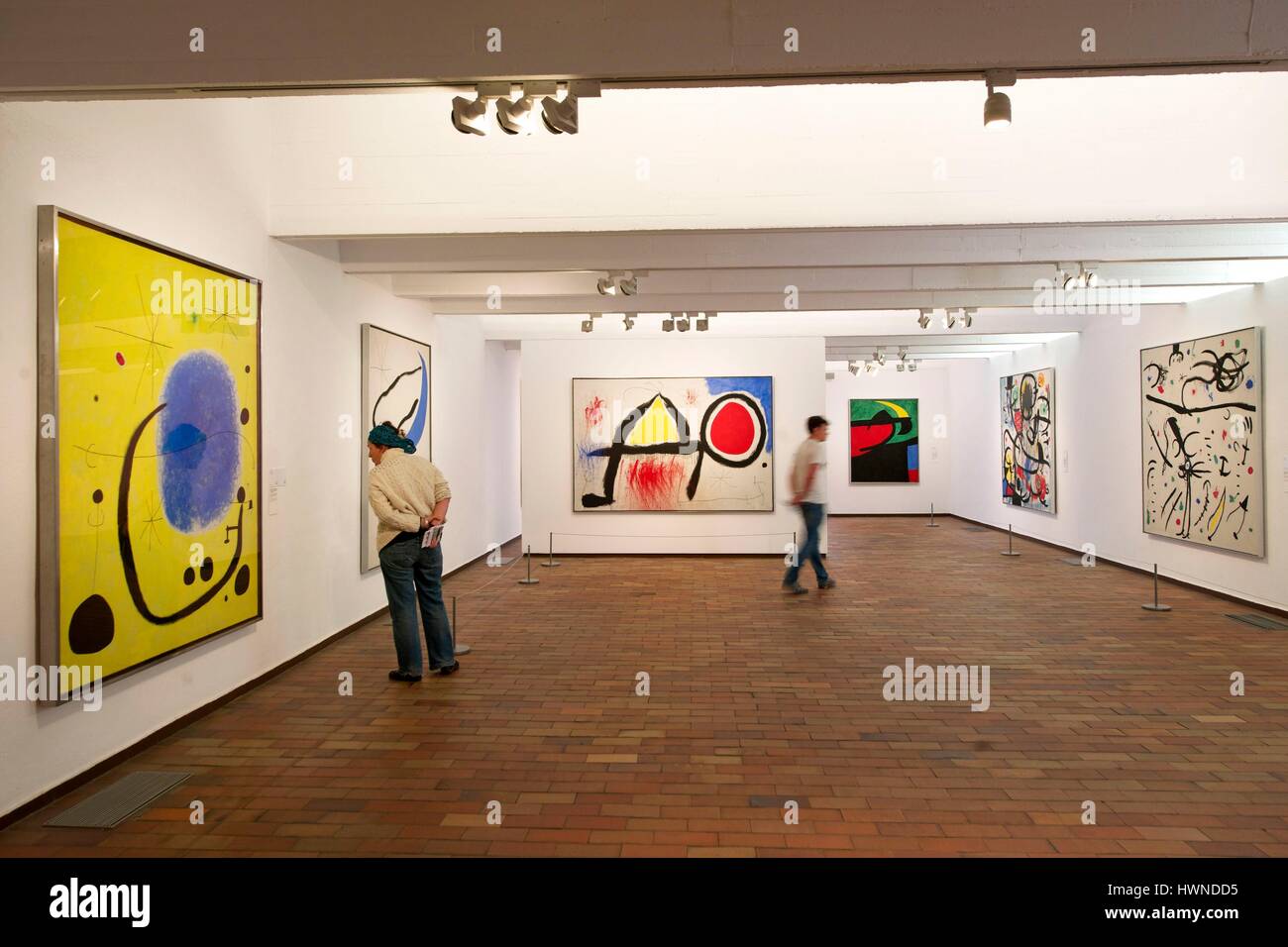 Espagne, Catalogne, Barcelone, Montjuic, Placa de Neptu, la Fundacio Joan Miro par l'architecte Josep Lluis Sert, peintures Banque D'Images