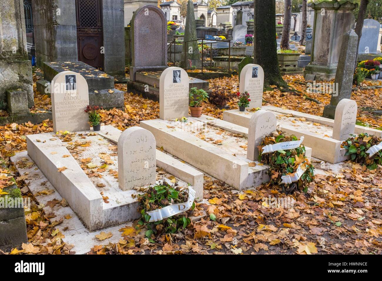 France, Paris, Pere Lachaise, le plus grand cimetière de la ville de Paris et l'un des plus célèbres du monde, tombes des représentants du Parti démocratique du Kurdistan iranien Banque D'Images
