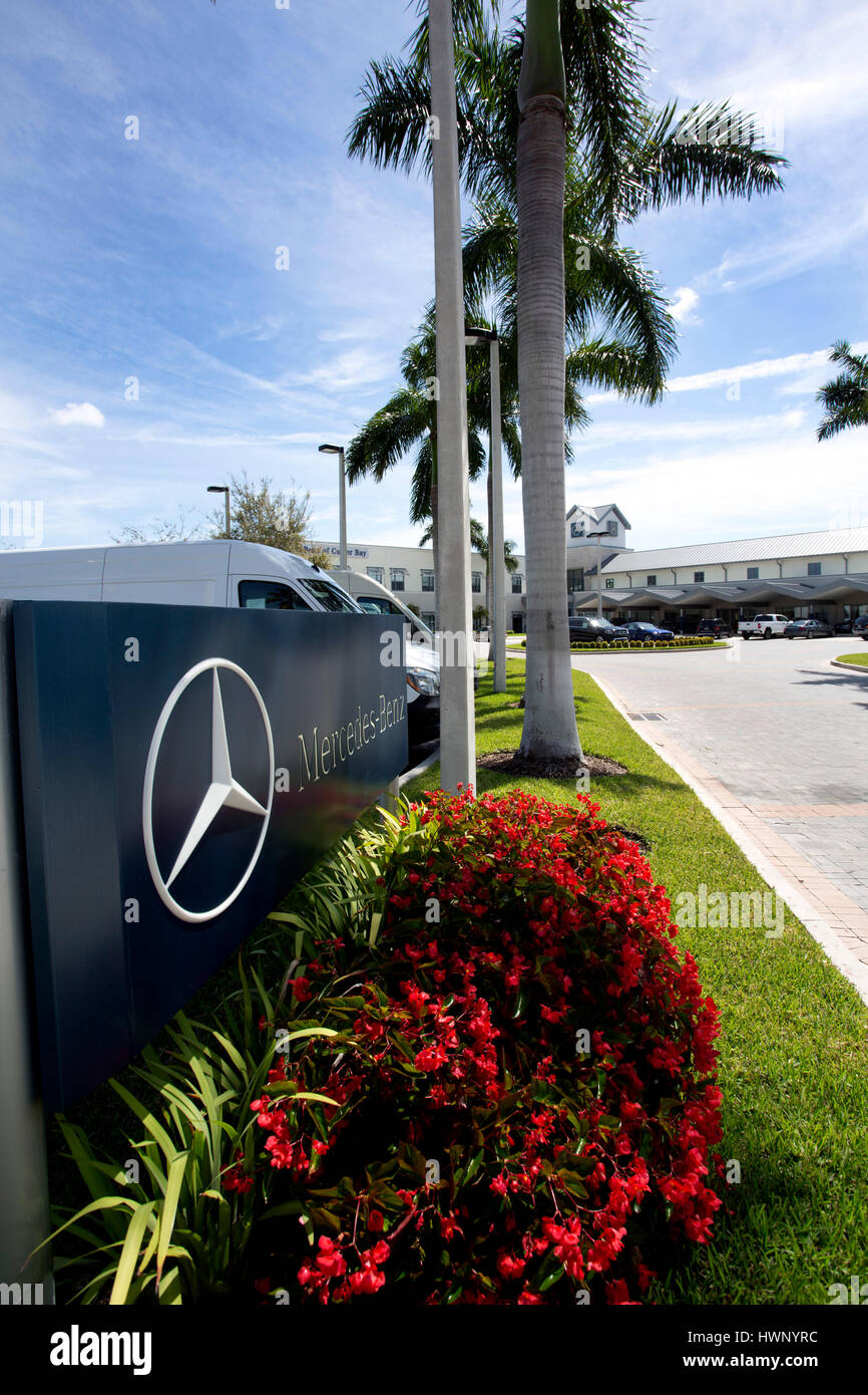 Concessionnaire Mercedes-Benz Cutler Bay Banque D'Images