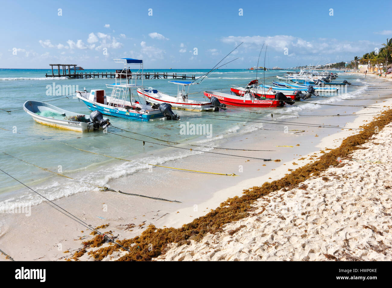 Bateaux de pêche sur la plage de Playa del Carmen au Mexique Banque D'Images