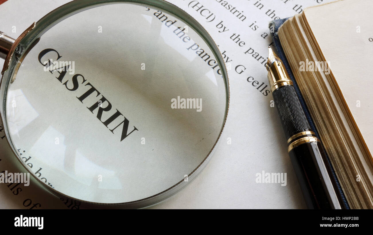 La page de titre avec la gastrine sur une surface. Banque D'Images