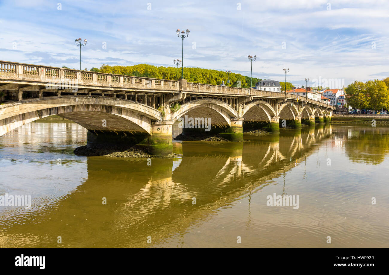 Pont Saint-Esprit à Bayonne, France Photo Stock - Alamy