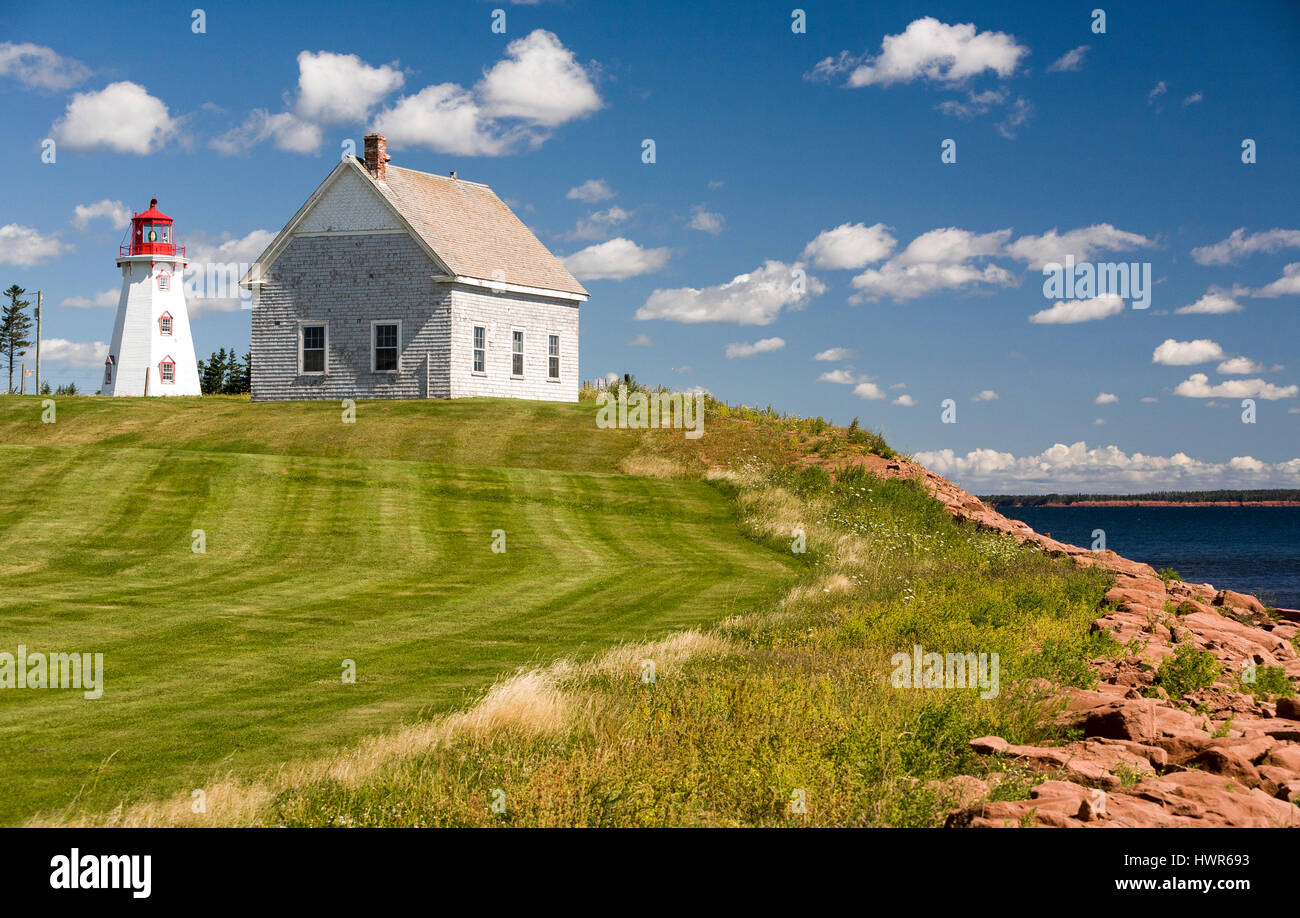 Leuchtturm donnant sur la baie de Cardigan, Panmure Island Provincial Park, Prince Edward Island, Canada Banque D'Images