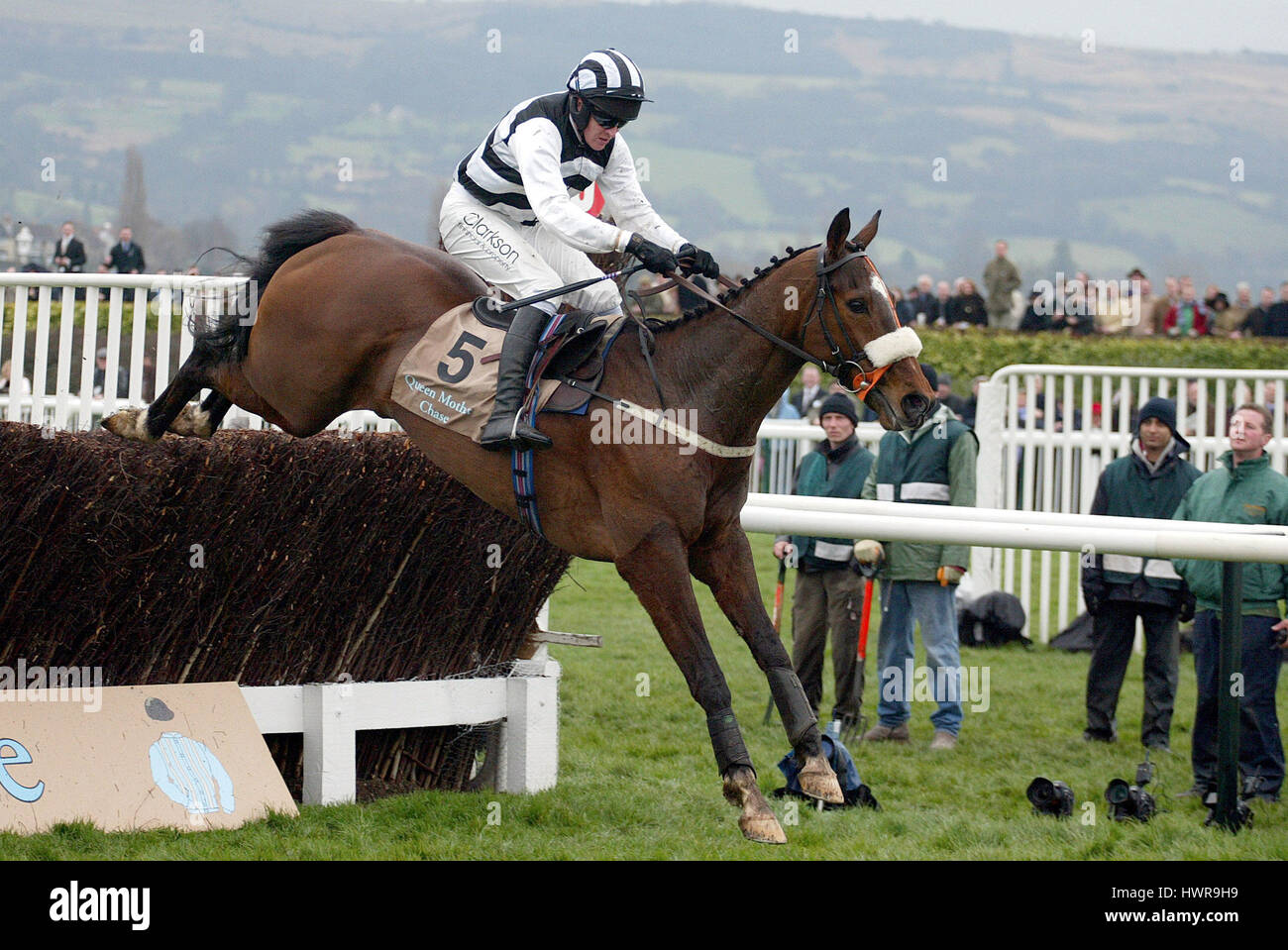 MOSCOW FLYER QUEEN MOTHER CHAMPION CHASE L'hippodrome de Cheltenham CHELTENHAM 16 Mars 2005 Banque D'Images