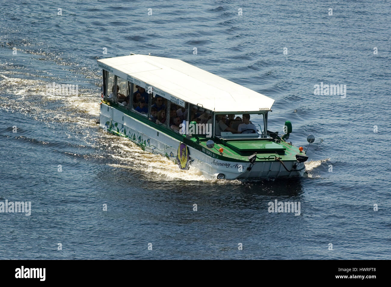 Boston Duck Tours de la Charles River, vu depuis le pont Longfellow, Boston, Massachusetts Banque D'Images