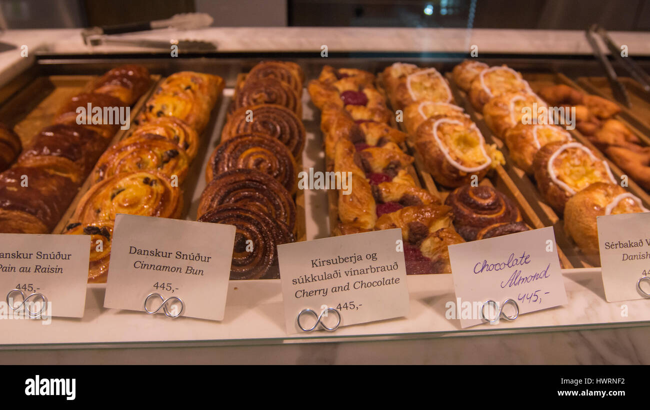Les pâtisseries affichée à l'Sandlot Boulangerie, Reykjavik, Islande. Banque D'Images